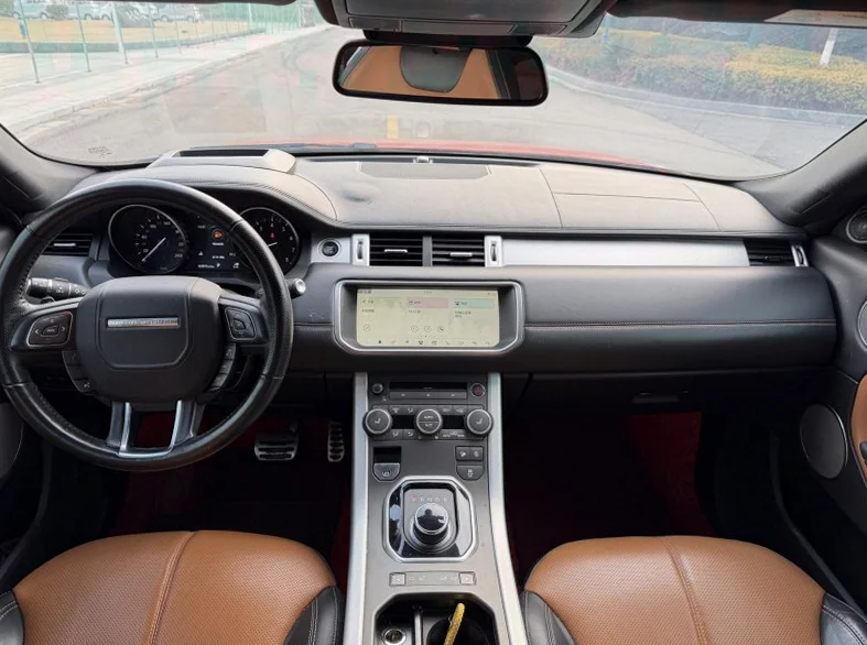 路虎极光 正面外观三