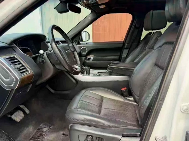 路虎揽胜运动 后面外观一