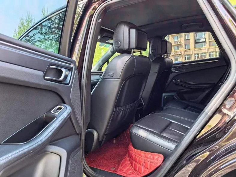 保时捷Macan 正面外观三