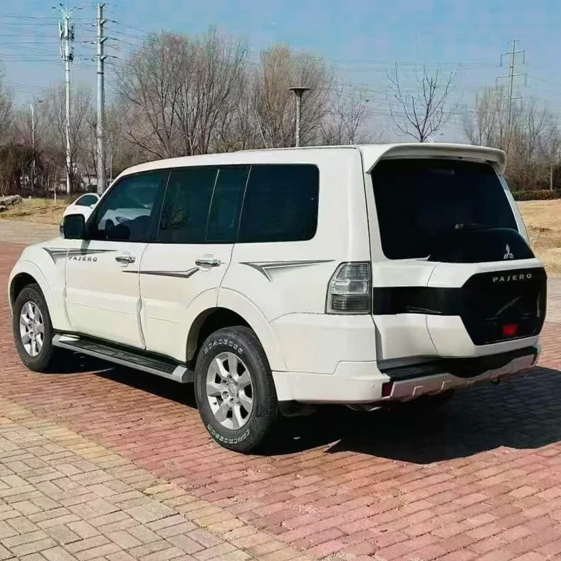 三菱帕杰罗 驾驶室