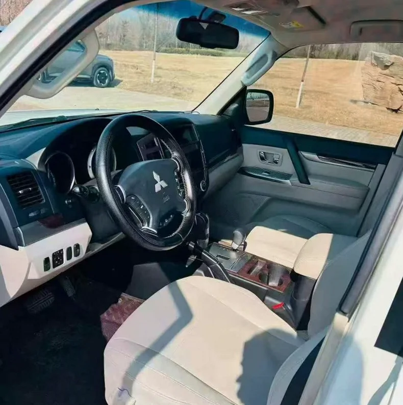 三菱帕杰罗 后面外观一