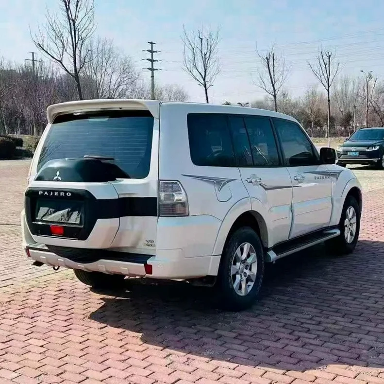 三菱帕杰罗 内饰后排