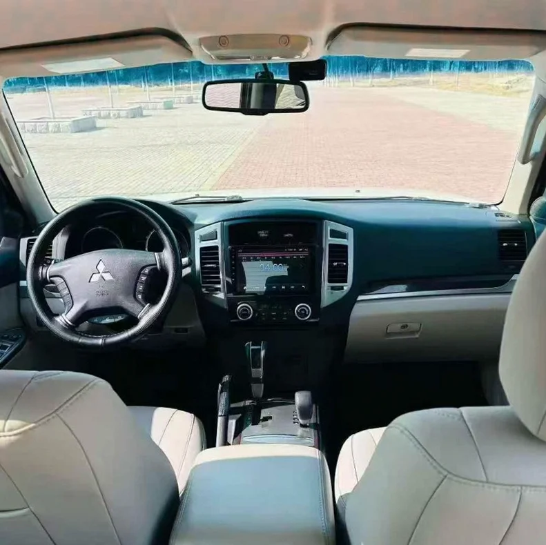 三菱帕杰罗 内饰前排