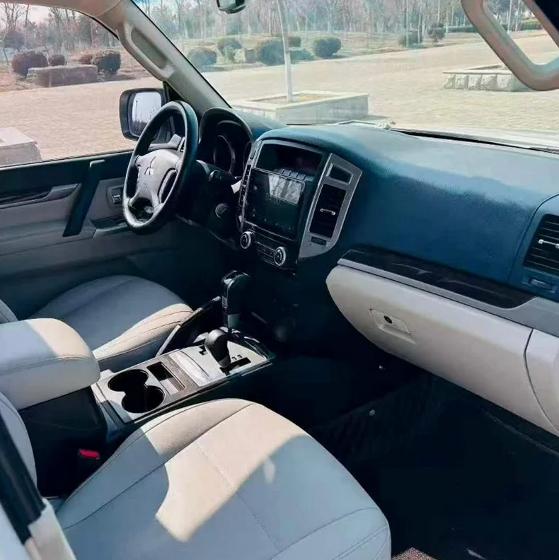 三菱帕杰罗 后面外观二