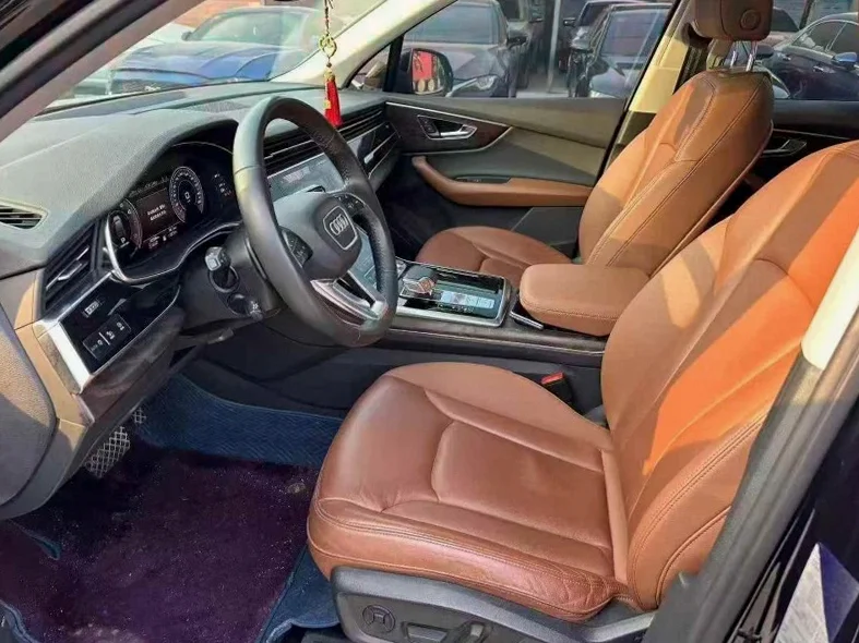 奥迪Q7 后面外观一