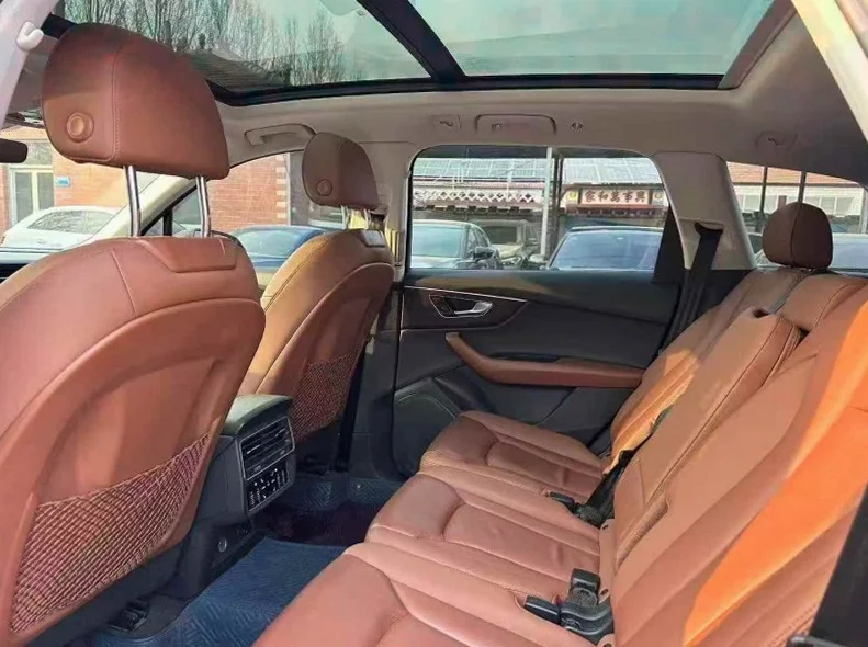 奥迪Q7 后面外观三