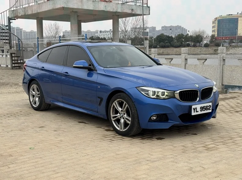 宝马3系 后面外观一