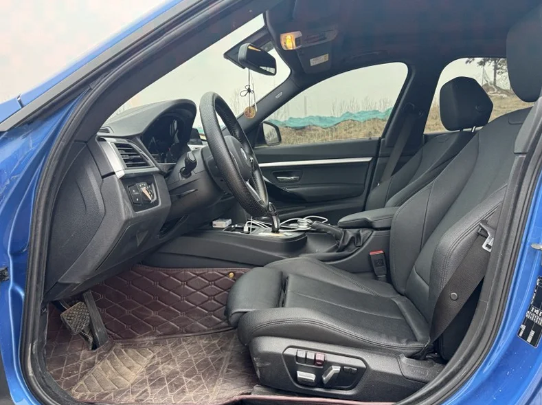 宝马3系 内饰后排