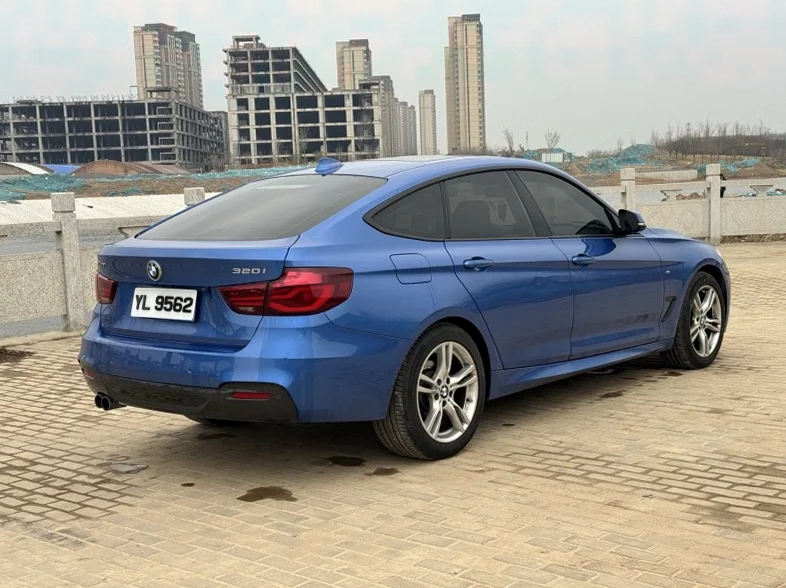 宝马3系 正面外观二