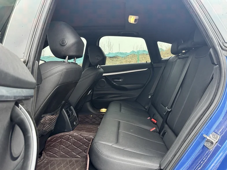 宝马3系 内饰前排