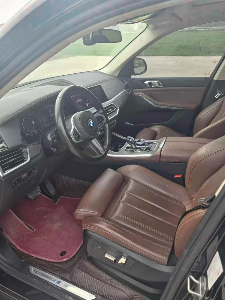 宝马X5 后面外观一