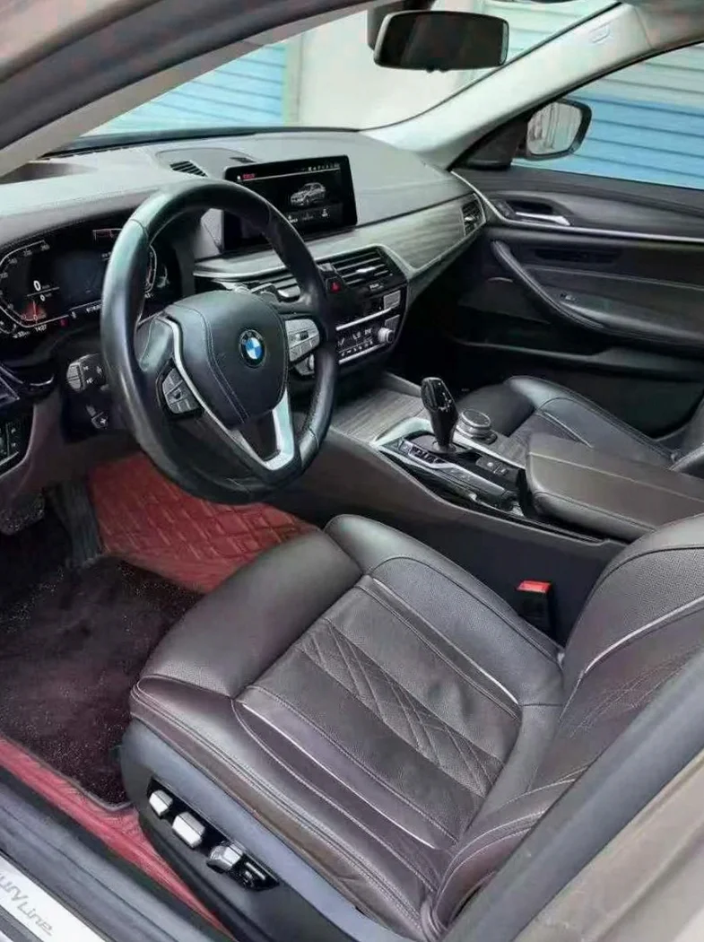 宝马5系 后面外观一