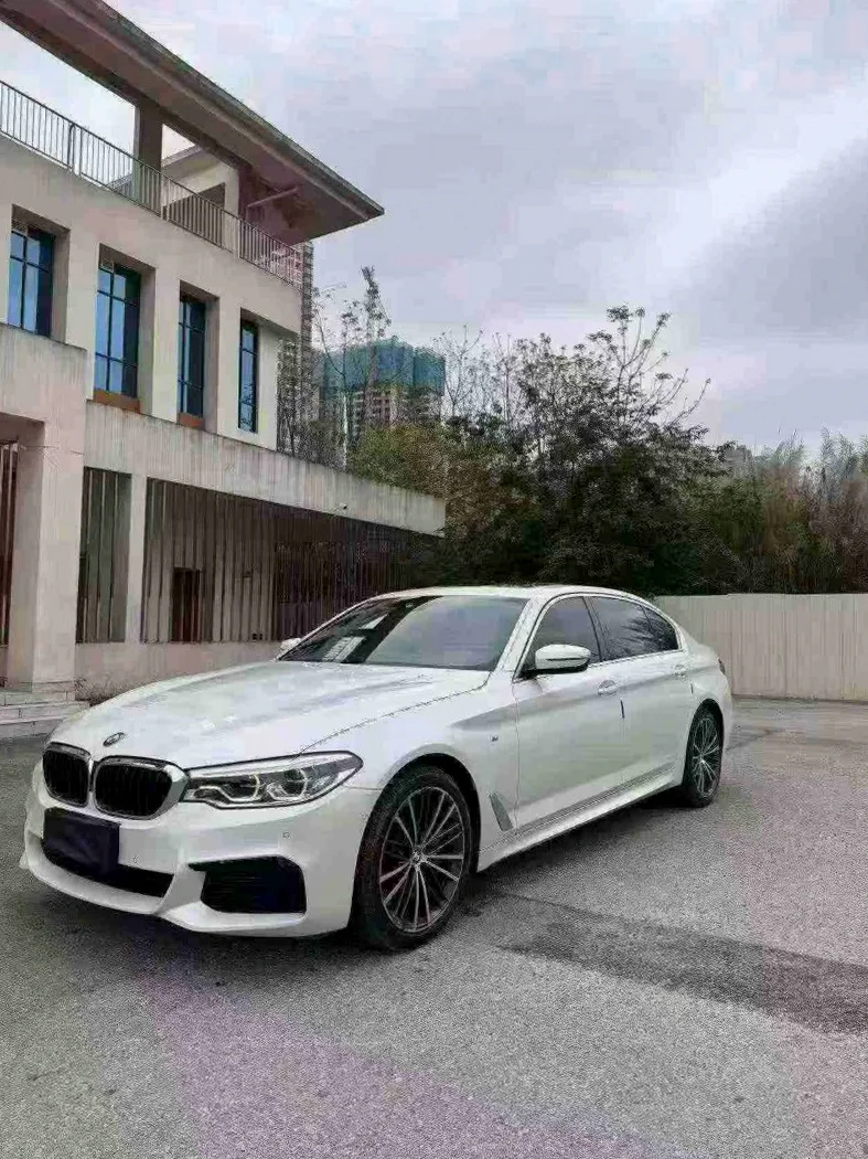 宝马5系 正面外观三