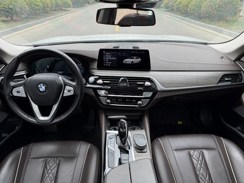 宝马5系 内饰前排