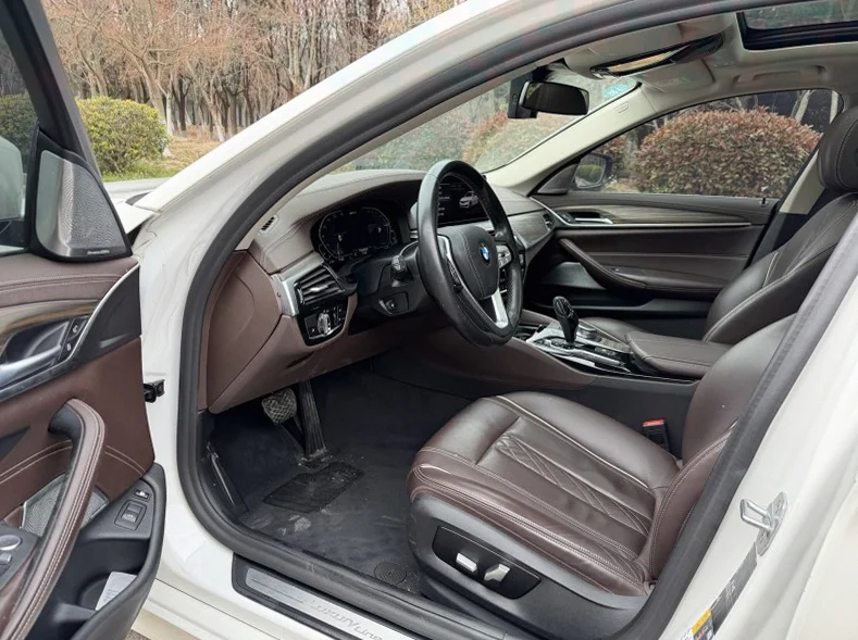 宝马5系 内饰后排