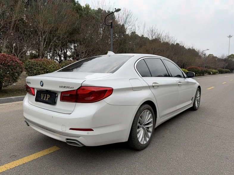 宝马5系 后面外观一