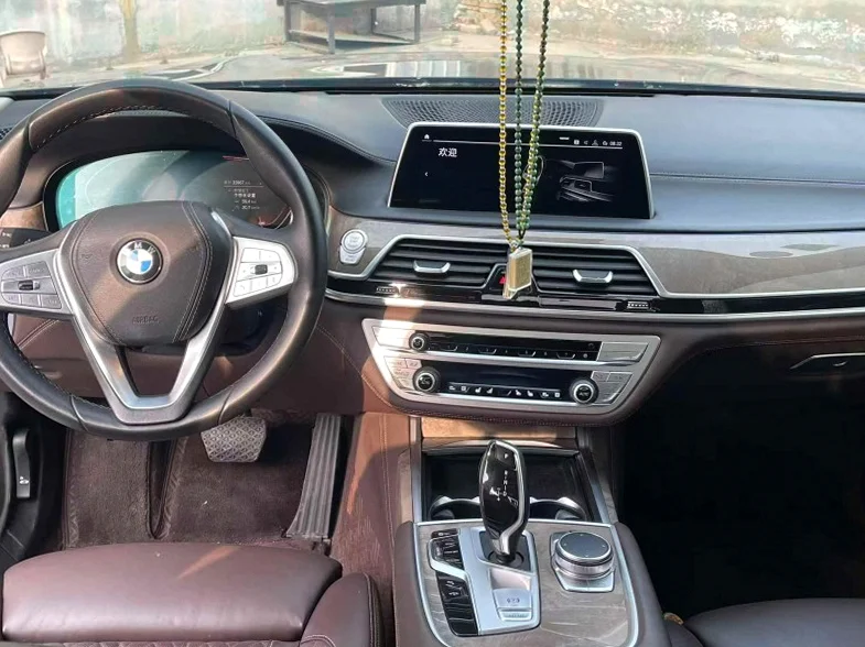 宝马7系 后面外观二