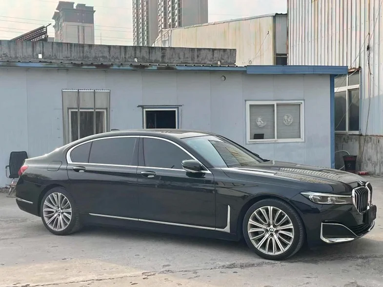 宝马7系 正面外观三