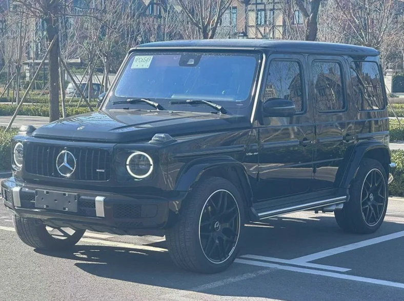 奔驰G 正面外观二