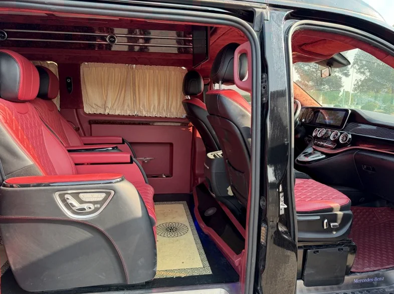 奔驰V 内饰后排