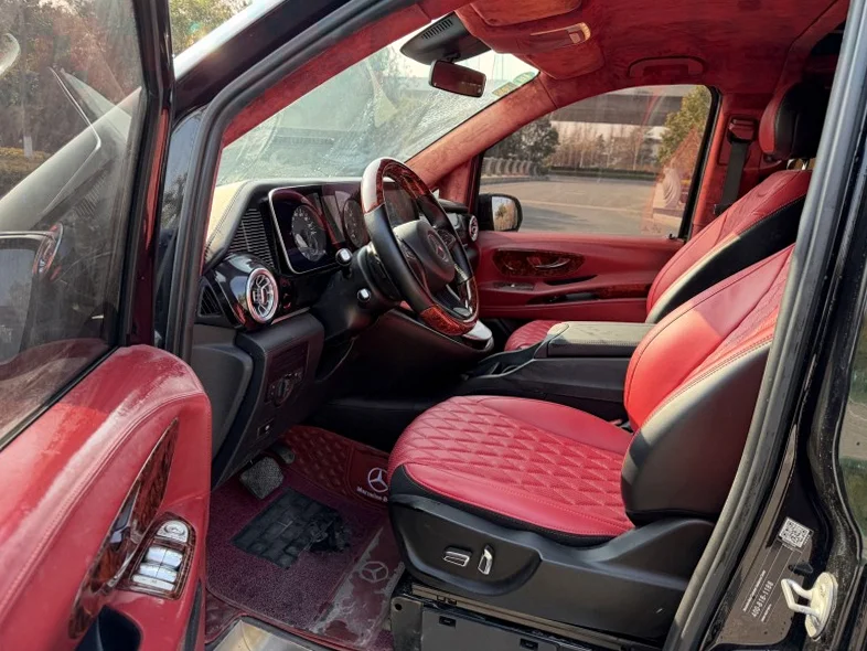 奔驰V 内饰前排