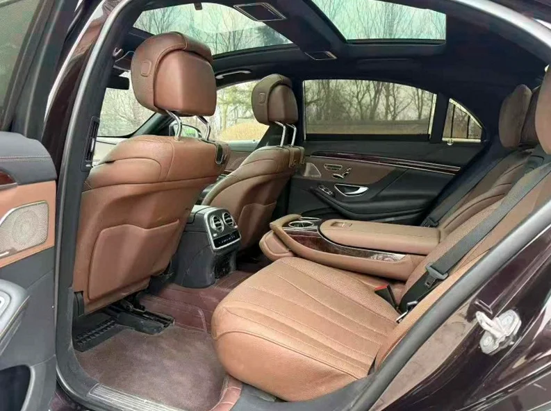 奔驰S 内饰前排