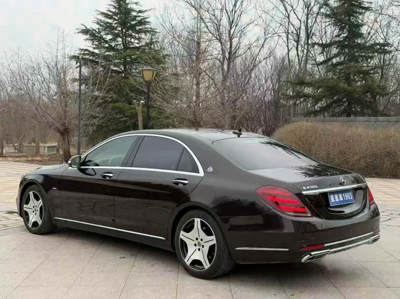 奔驰S 内饰后排