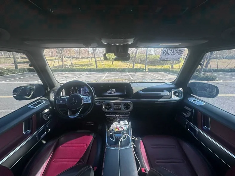 奔驰G 内饰后排