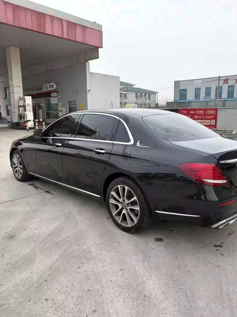 奔驰E 内饰前排