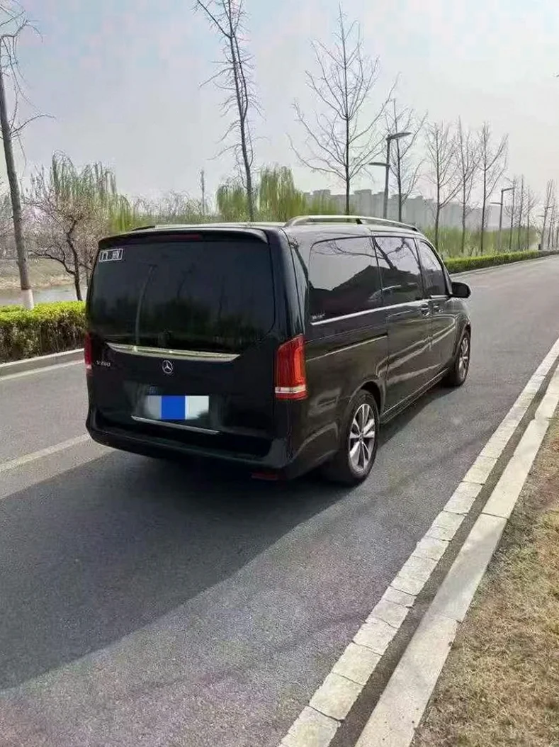 奔驰V 内饰后排