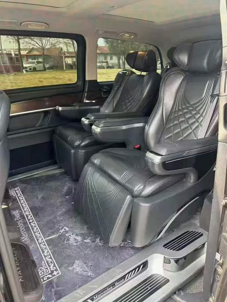 奔驰V 后面外观二