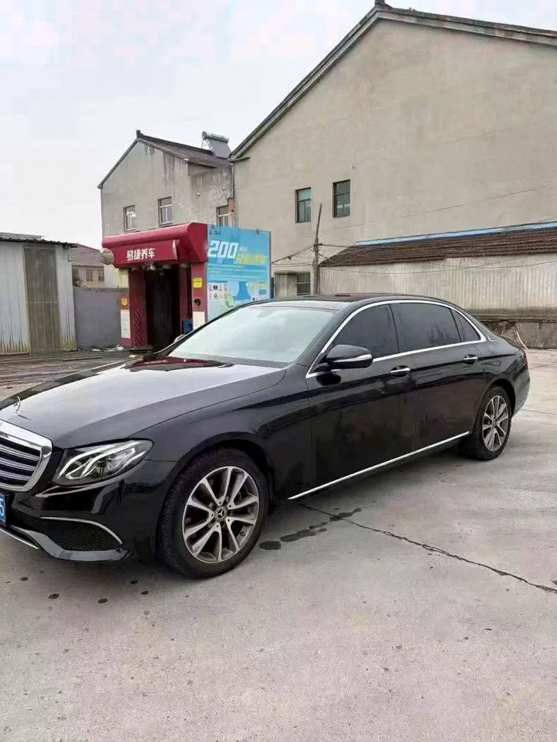 奔驰E 正面外观三