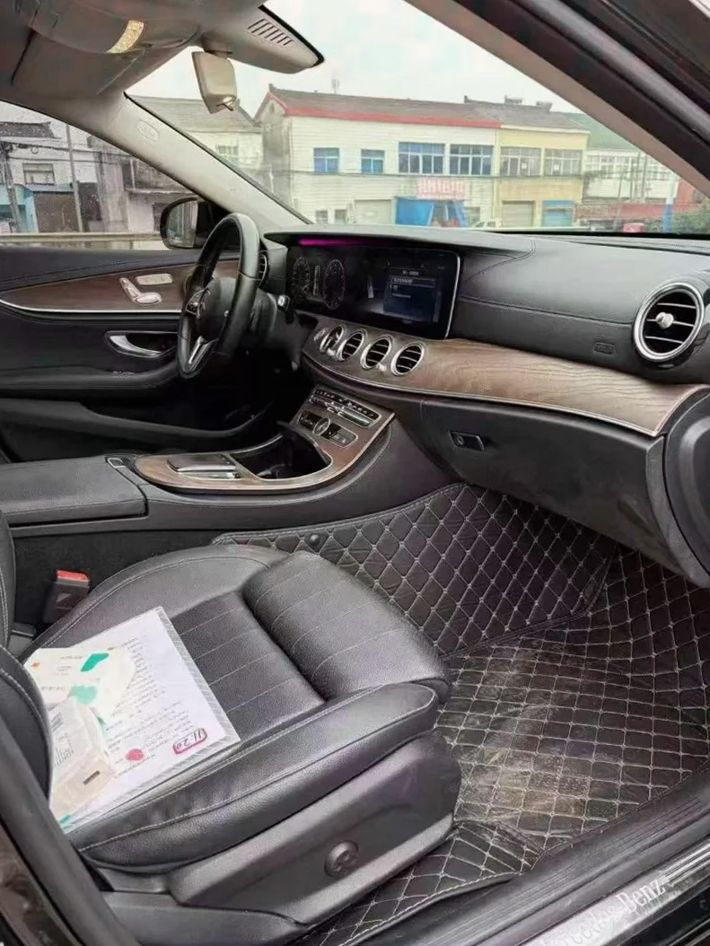 奔驰E 后面外观一