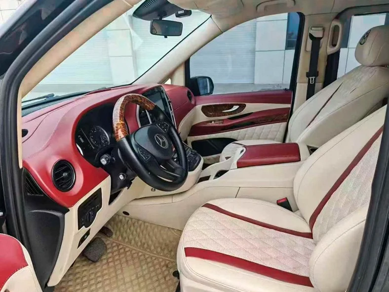 奔驰威霆 后面外观三