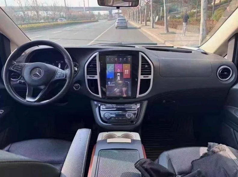 奔驰威霆 后面外观三