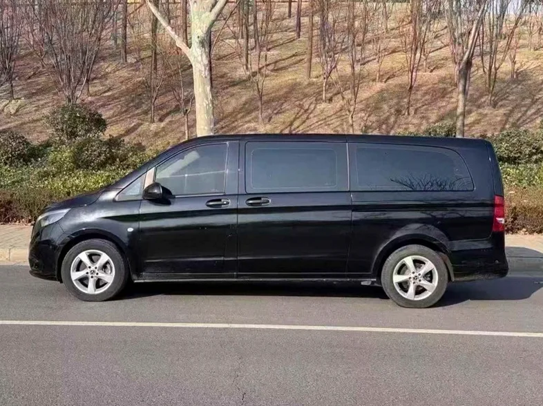 奔驰威霆 正面外观三