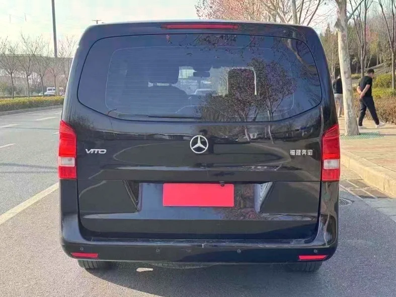 奔驰威霆 内饰后排