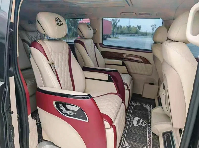 奔驰威霆 后面外观一