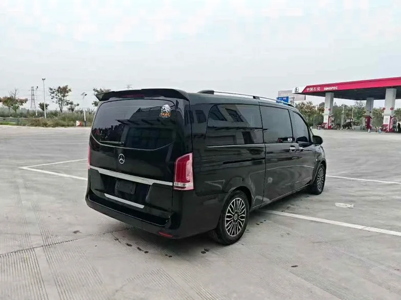 奔驰威霆 内饰后排