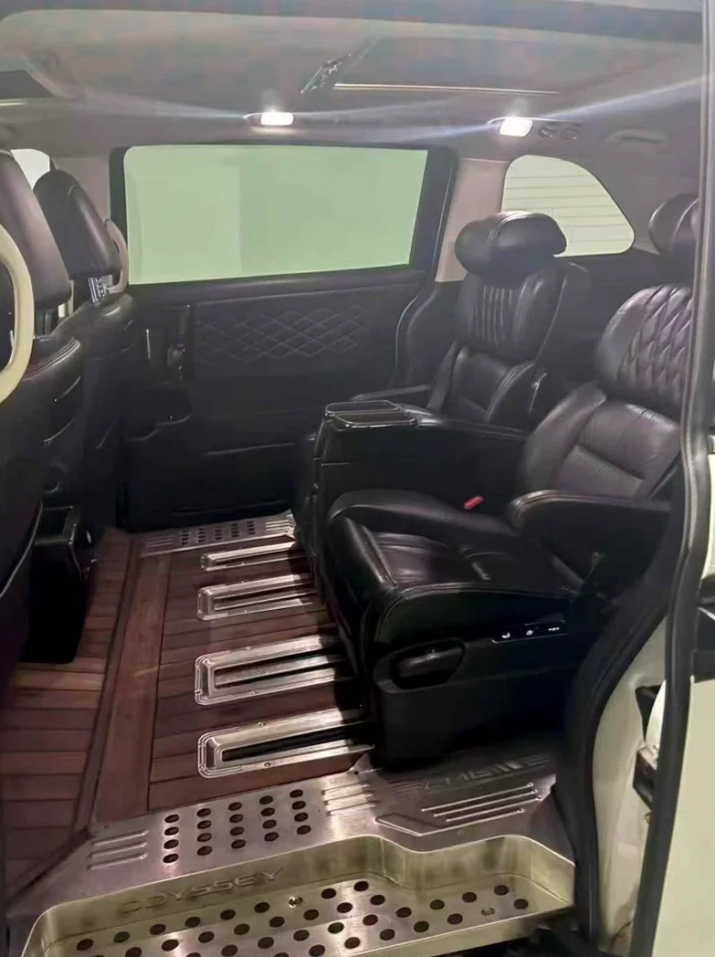 本田艾力绅 后面外观一