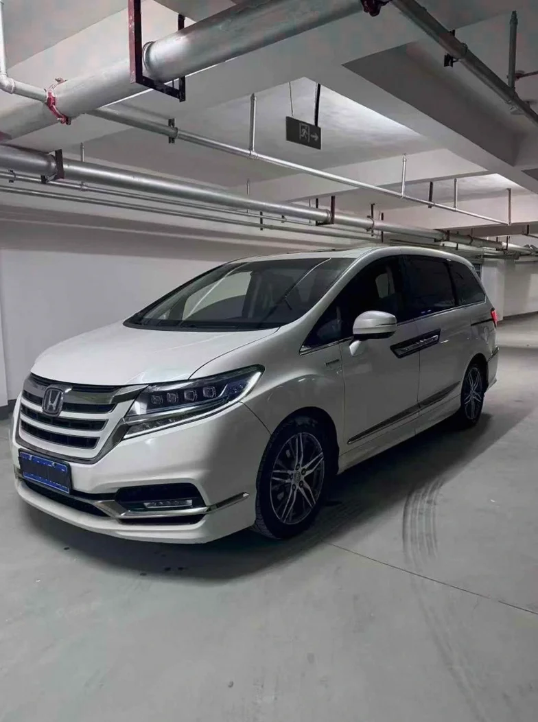 本田艾力绅 正面外观二