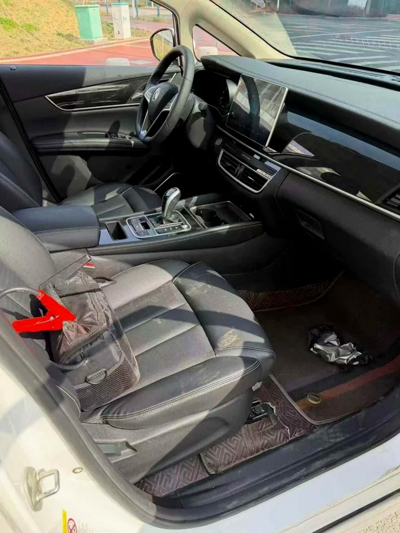 比亚迪宋MAX 驾驶室