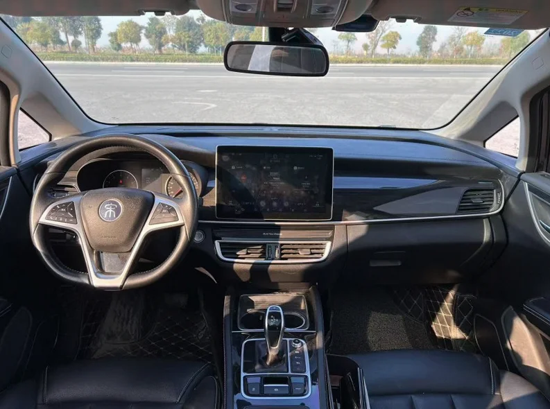 比亚迪宋 内饰前排