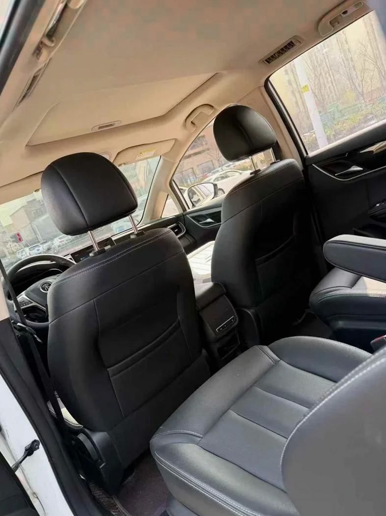 比亚迪宋MAX 内饰后排