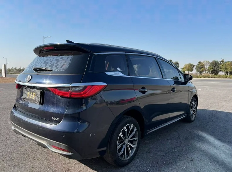 比亚迪宋 内饰后排