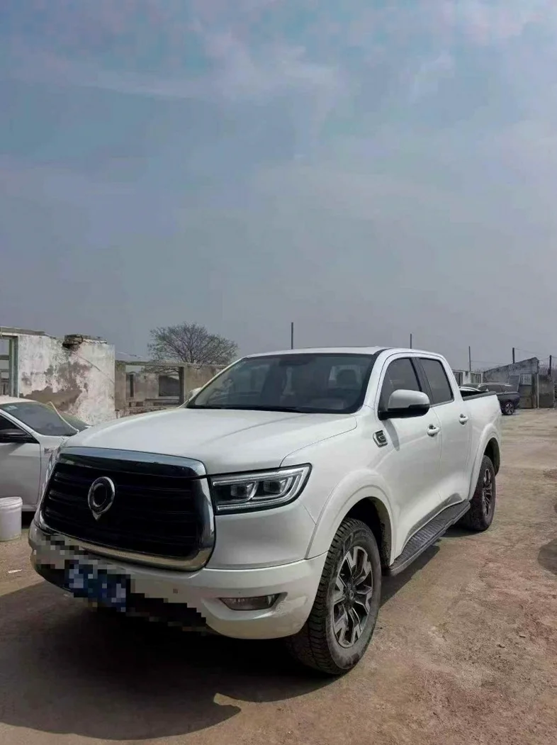 长城汽车炮 正面外观三