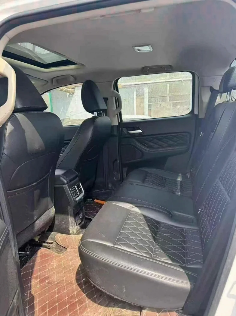 长城汽车炮 后面外观一