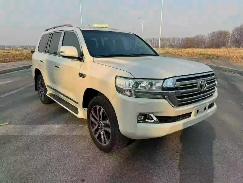 丰田兰德酷路泽 正面外观二