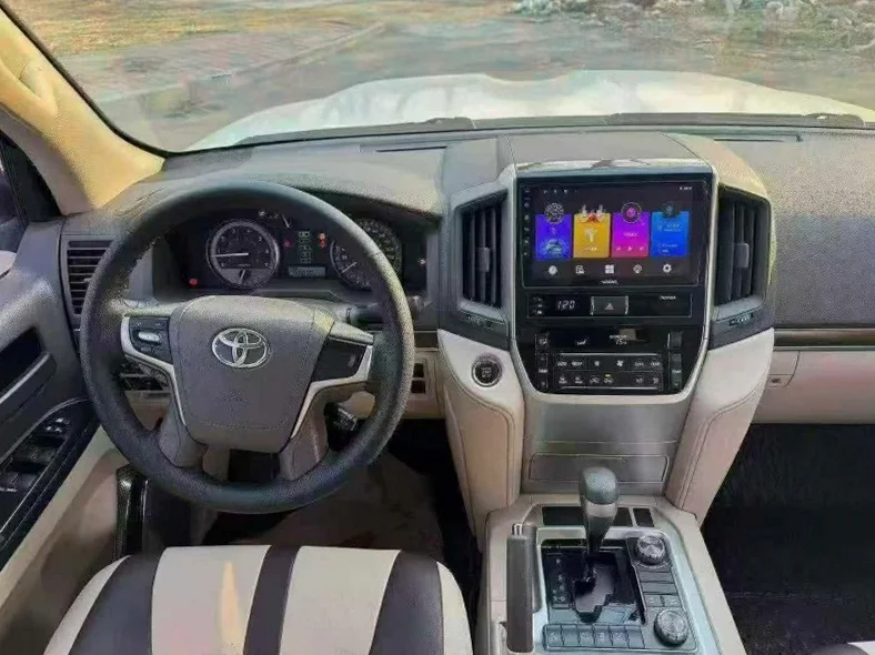 丰田兰德酷路泽 后面外观一