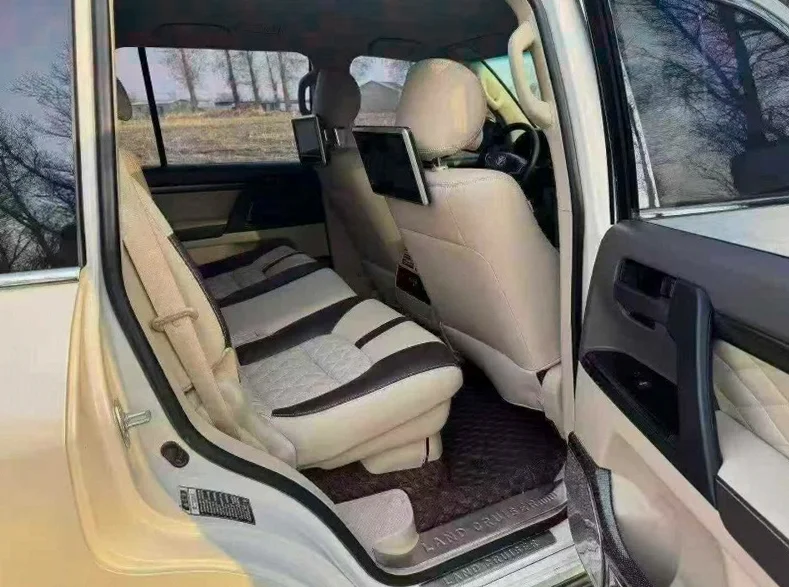 丰田兰德酷路泽 正面外观三